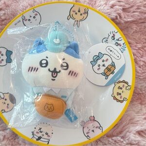 Chiikawa Market Working Staff Plush Keychain / Mascot (Hachiware)